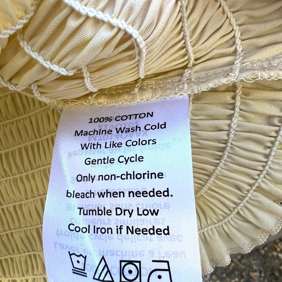 Mauby NWT pale yellow smocked crop type top - Picture 4 of 5